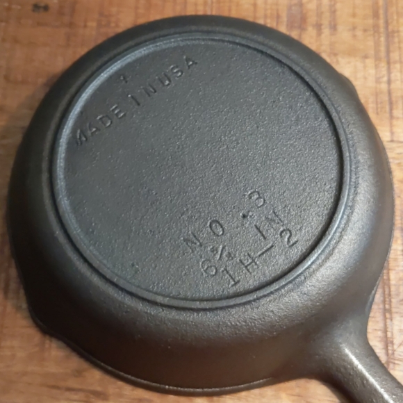 Vintage Unmarked BSR Cast Iron Skillet, #3 - Picture 11 of 12